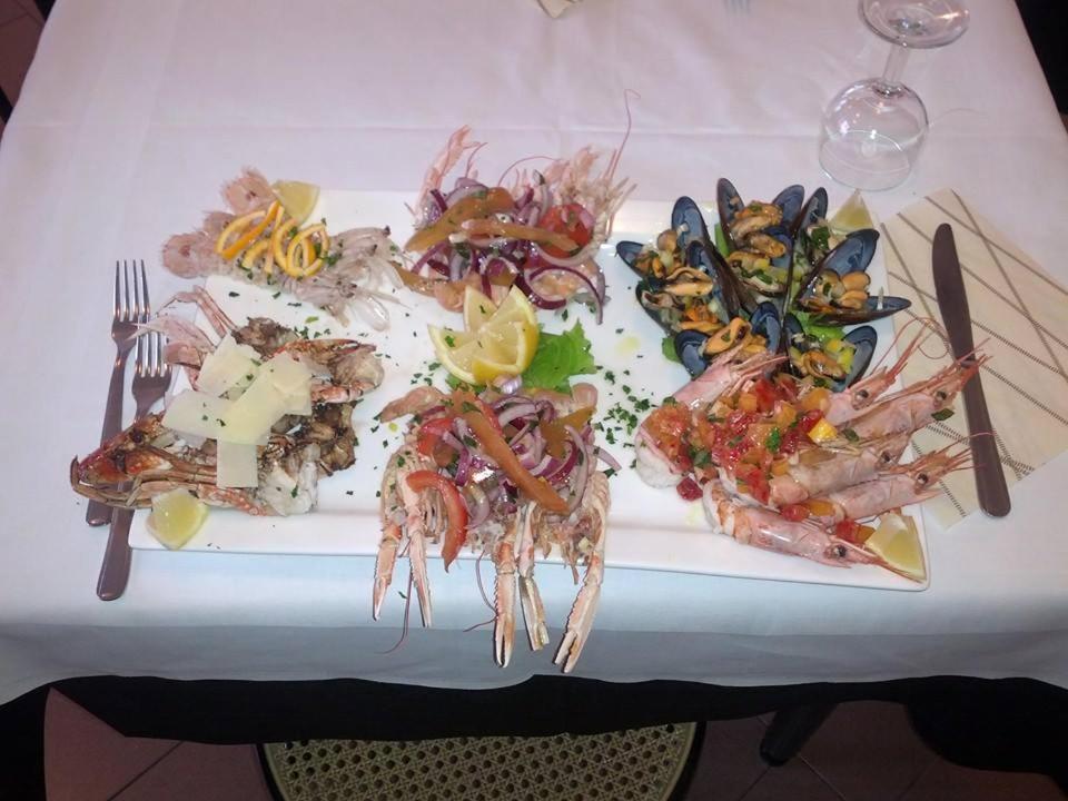 Hotel Ristorante Da Marco San Mauro Mare Buitenkant foto