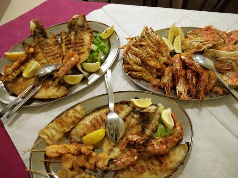 Hotel Ristorante Da Marco San Mauro Mare Buitenkant foto